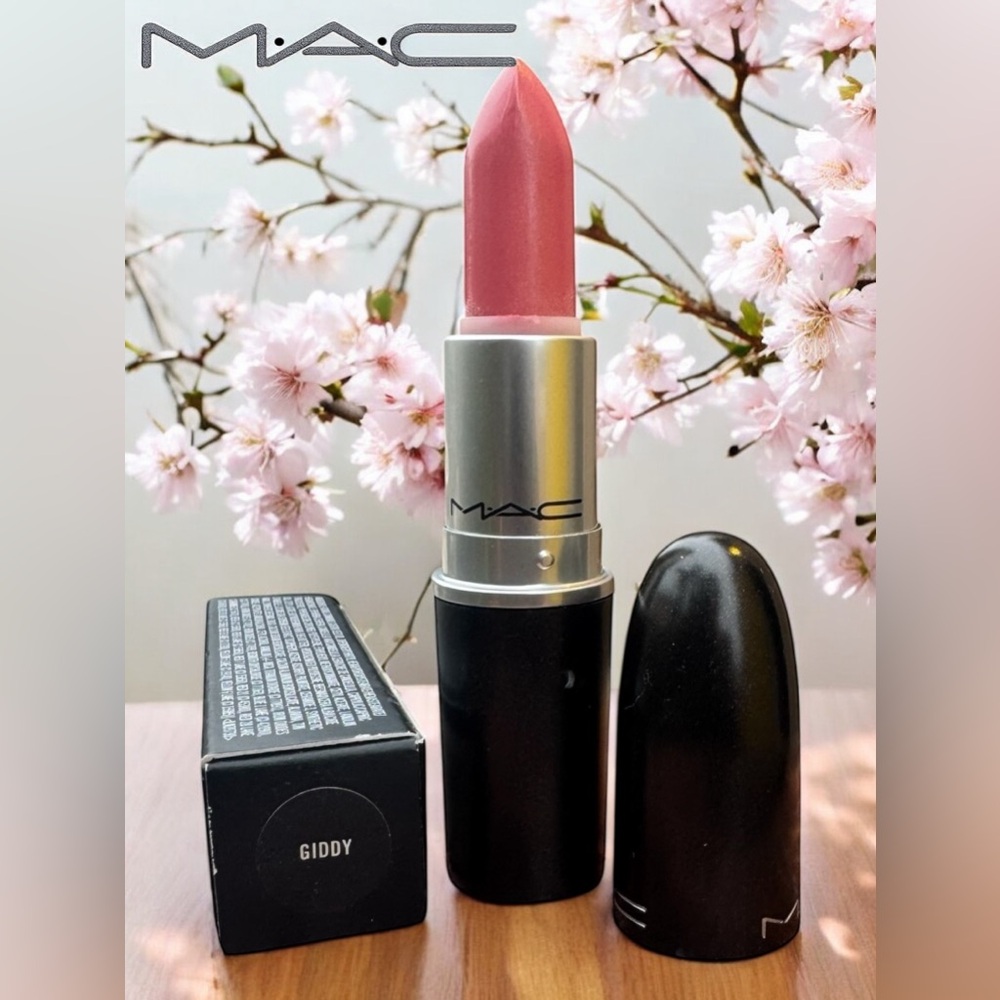 MAC GIDDY Lustre Lipstick. NEW IN BOX. - Picture 8 of 13